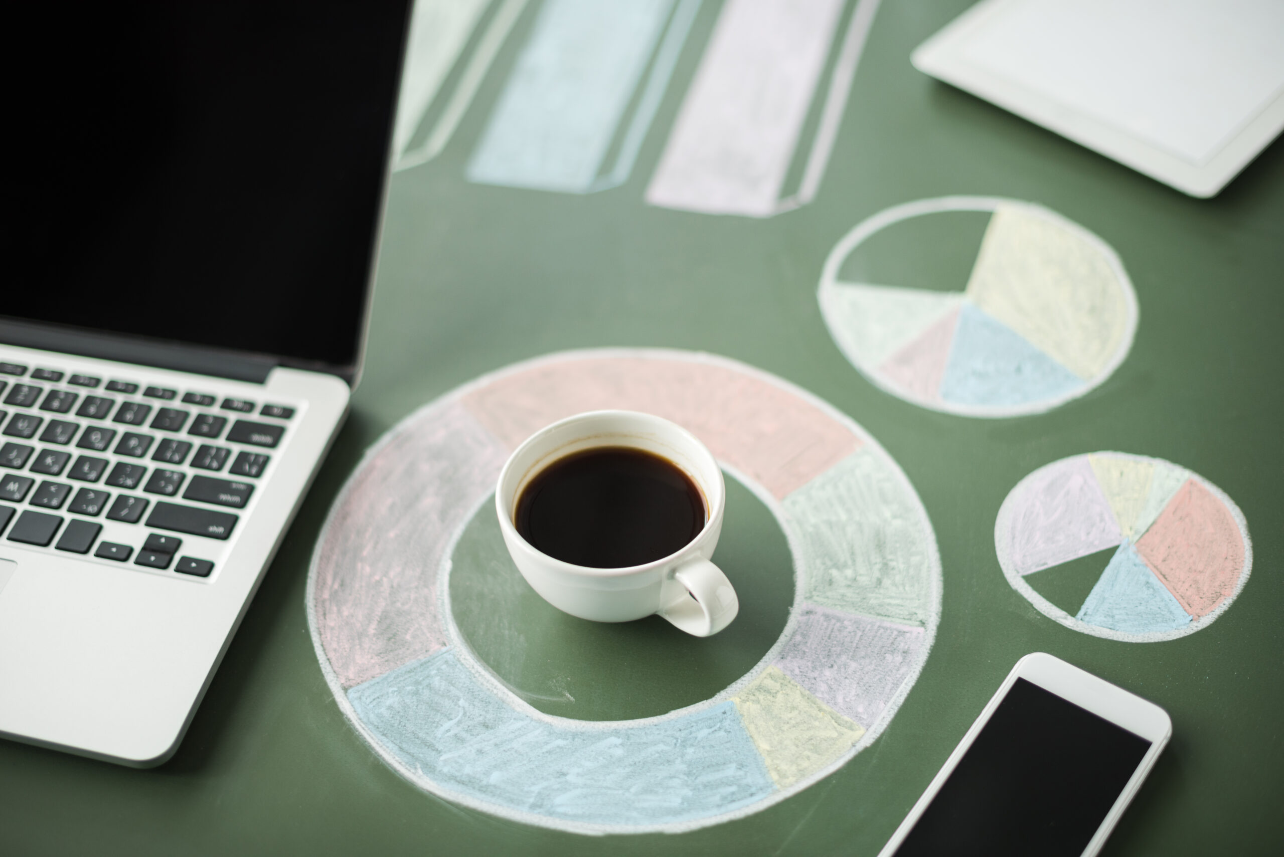 Transparentność w miejscu pracy, czyli jak tablice wyników budują zaufanie.